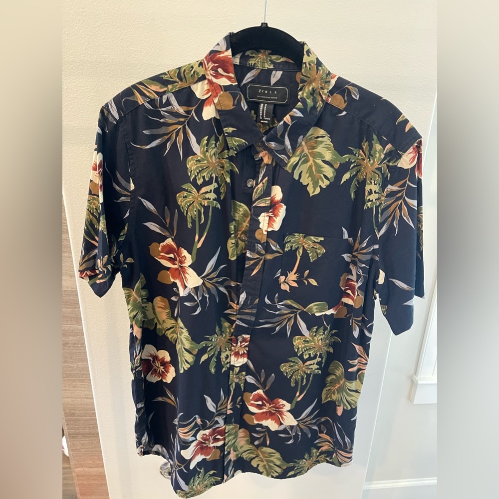 21 men Hawaiian shirt.  Size M.  Excellent condition. Worn once